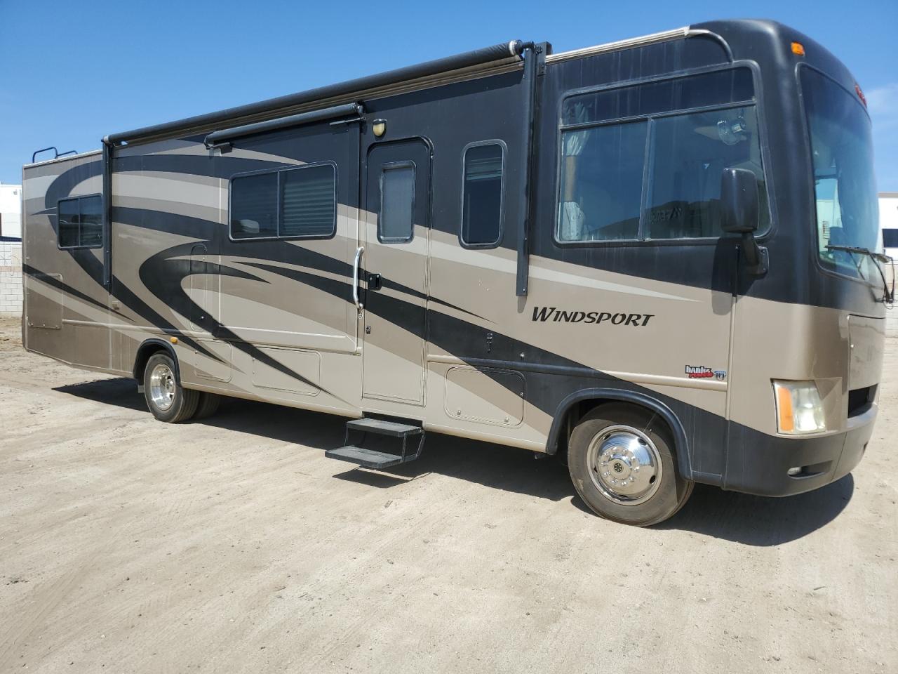 Salvage Ford F-530 Image
