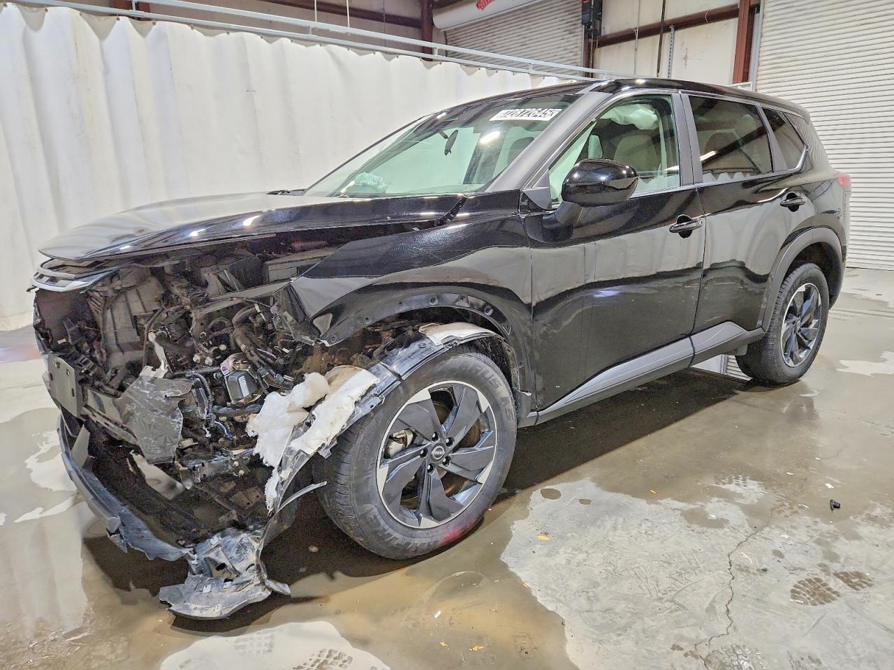 Salvage Nissan Rogue Image