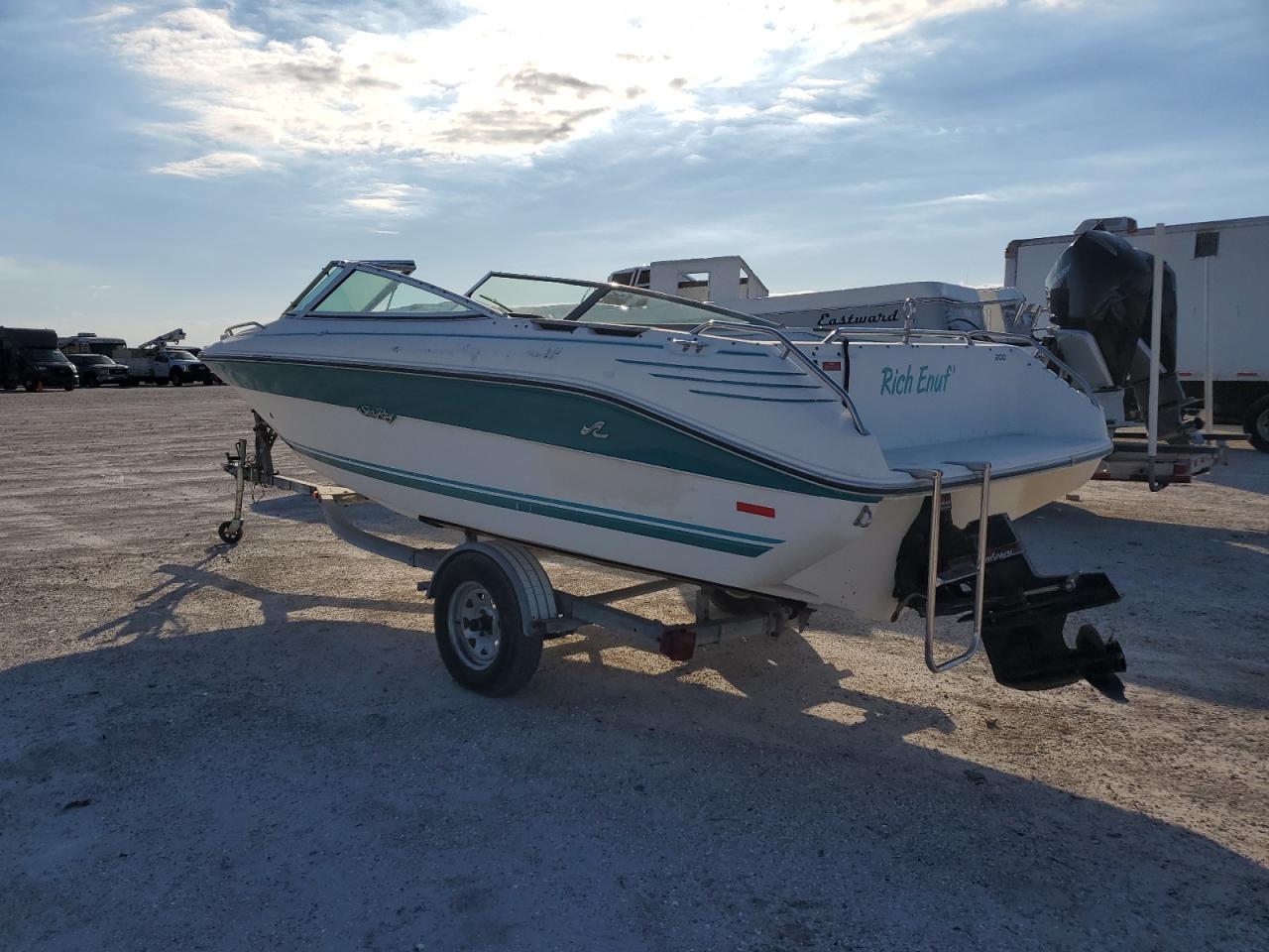 Sea Ray Boat