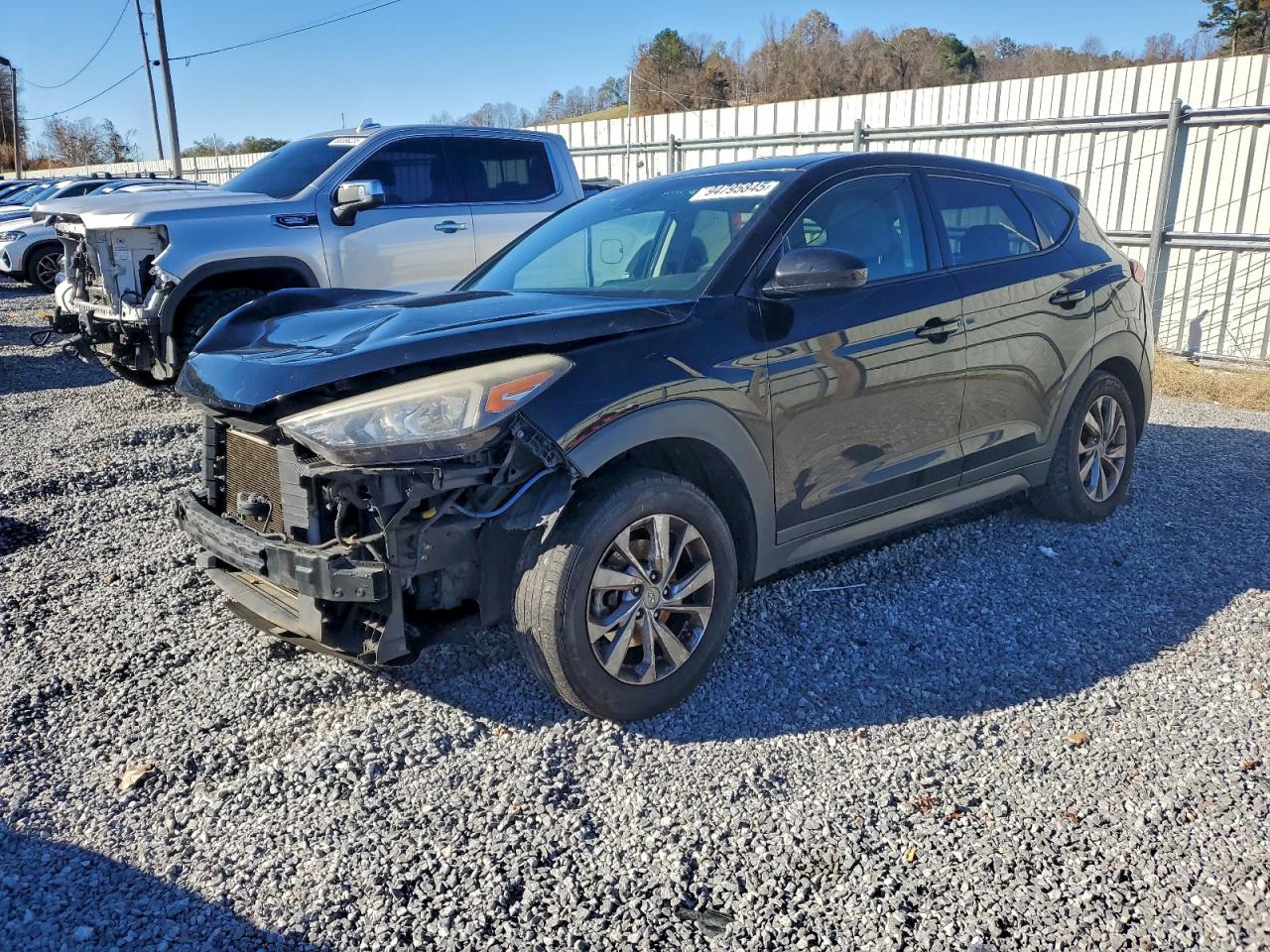 Salvage Hyundai TUCSON Image