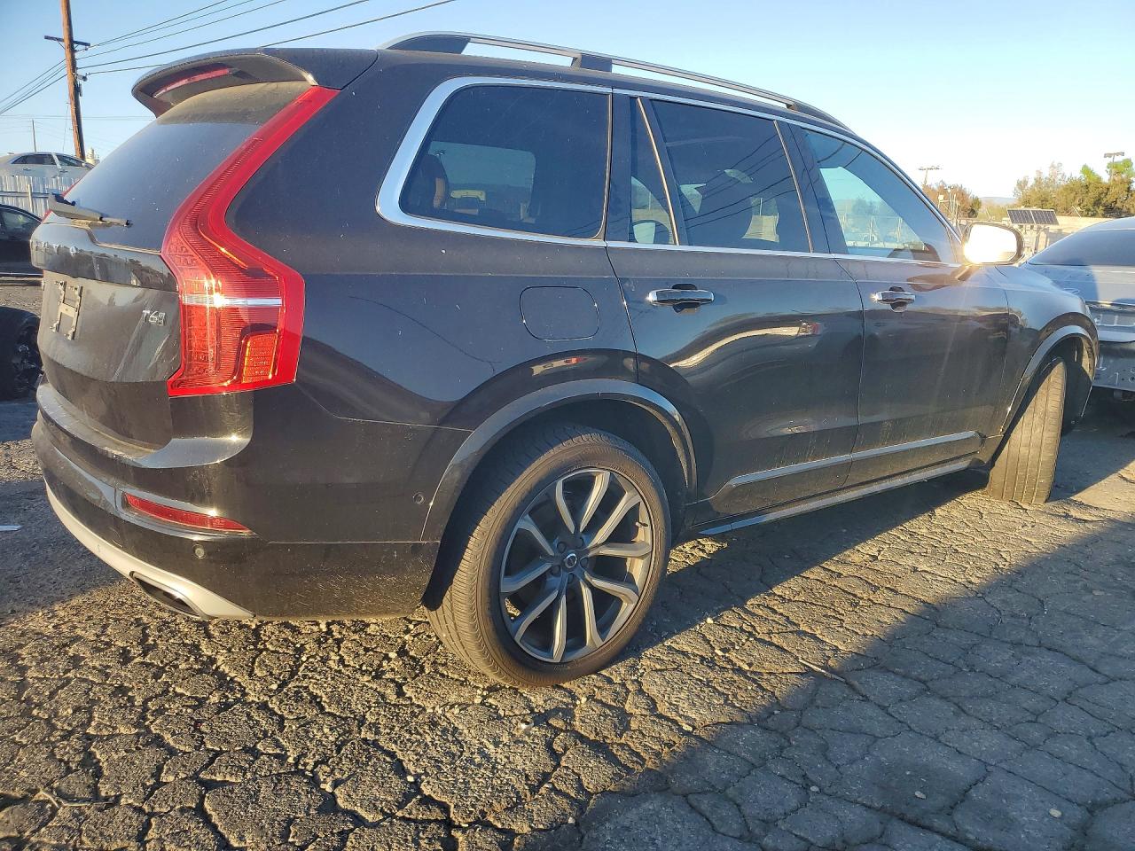 Volvo XC90 T6