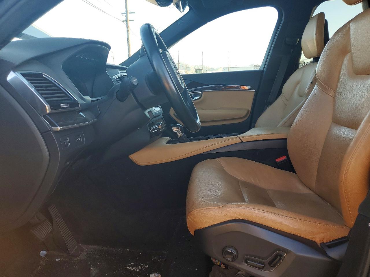Volvo XC90 T6