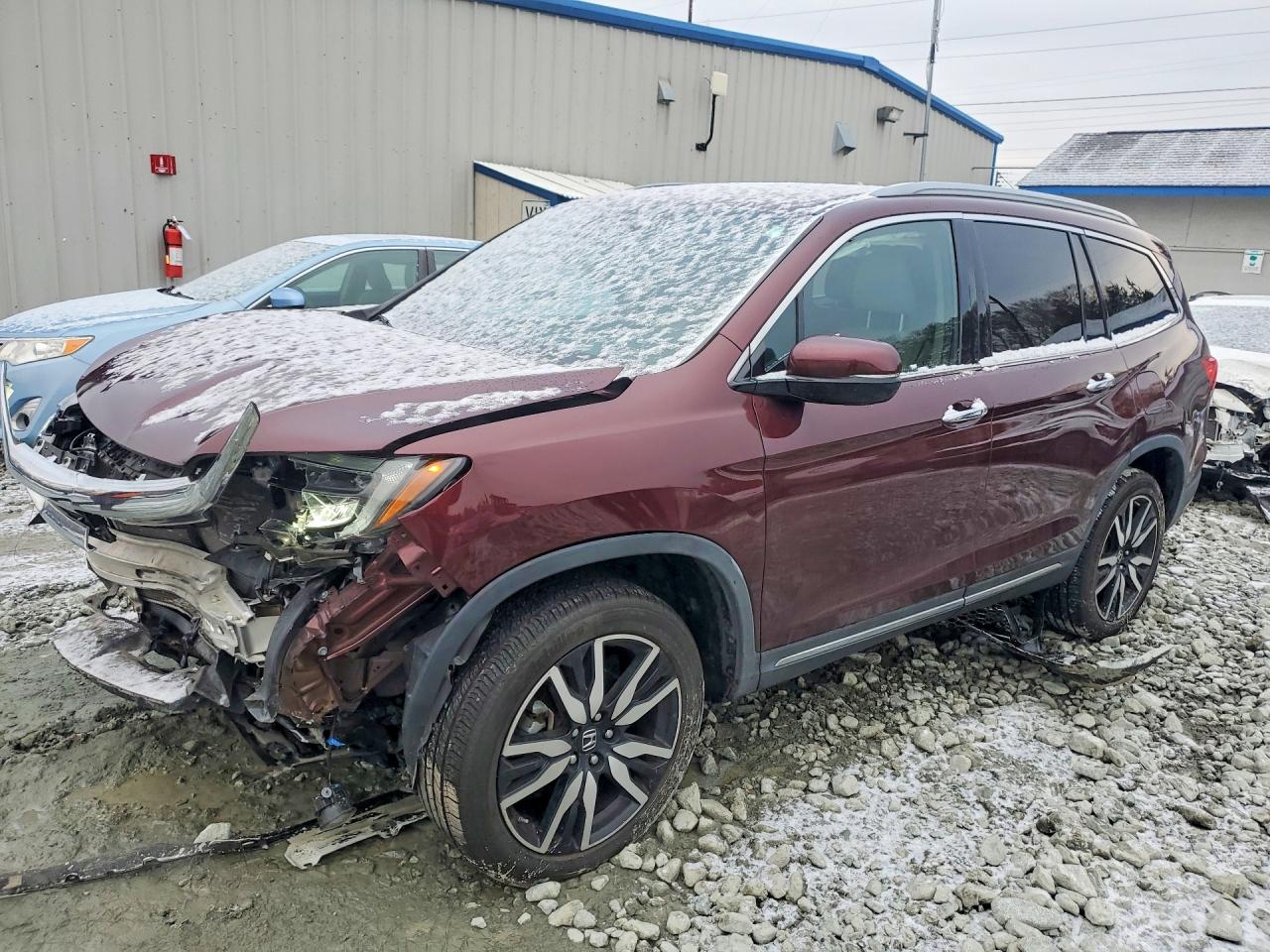 Salvage Honda Pilot Image