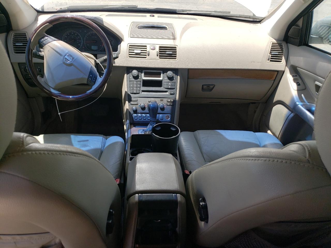 Volvo XC90 V8