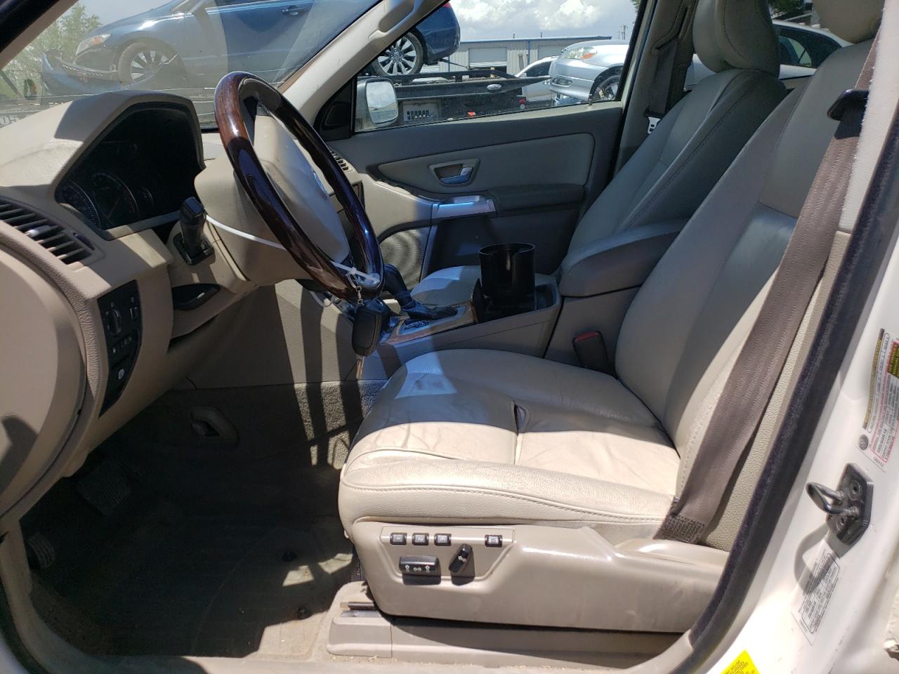 Volvo XC90 V8