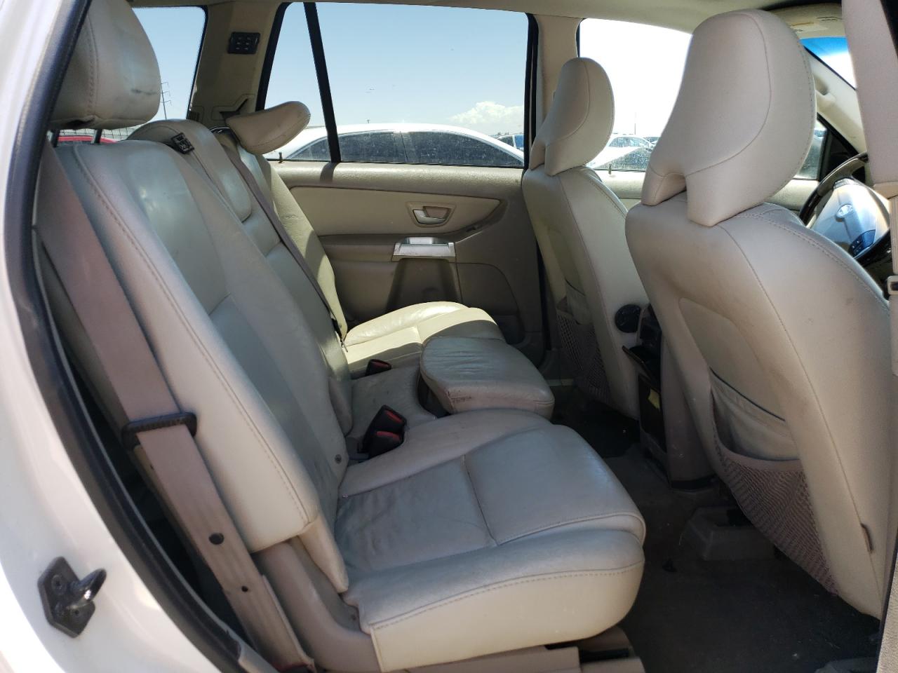Volvo XC90 V8