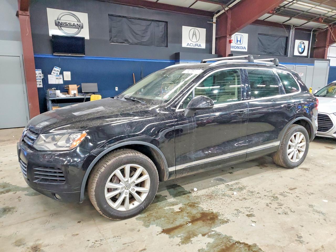Salvage Volkswagen Touareg Image