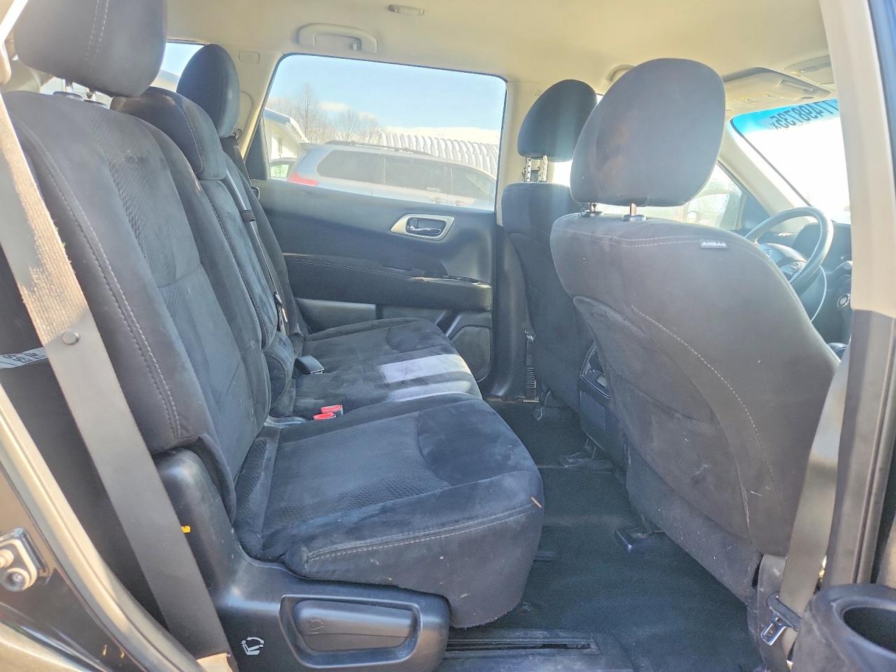 Nissan Pathfinder S