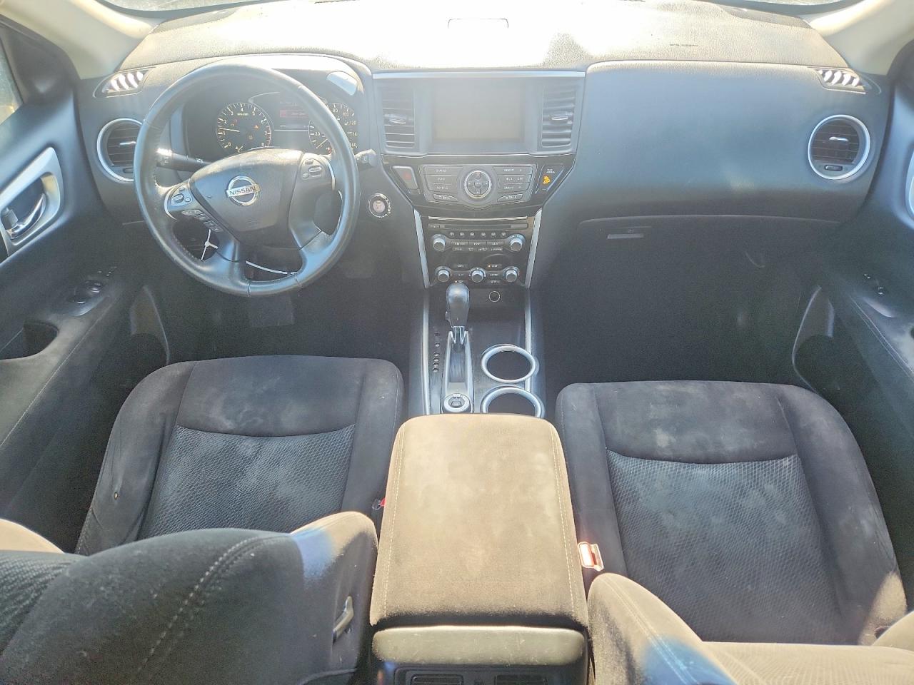 Nissan Pathfinder S