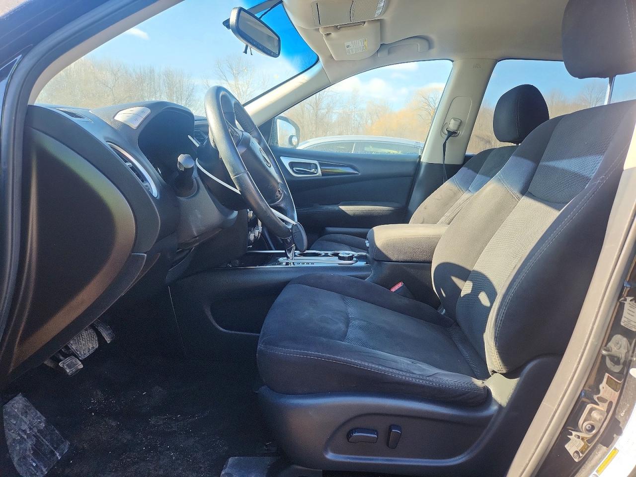 Nissan Pathfinder S