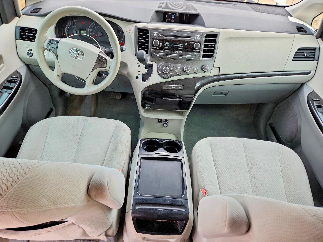 Toyota Sienna Le