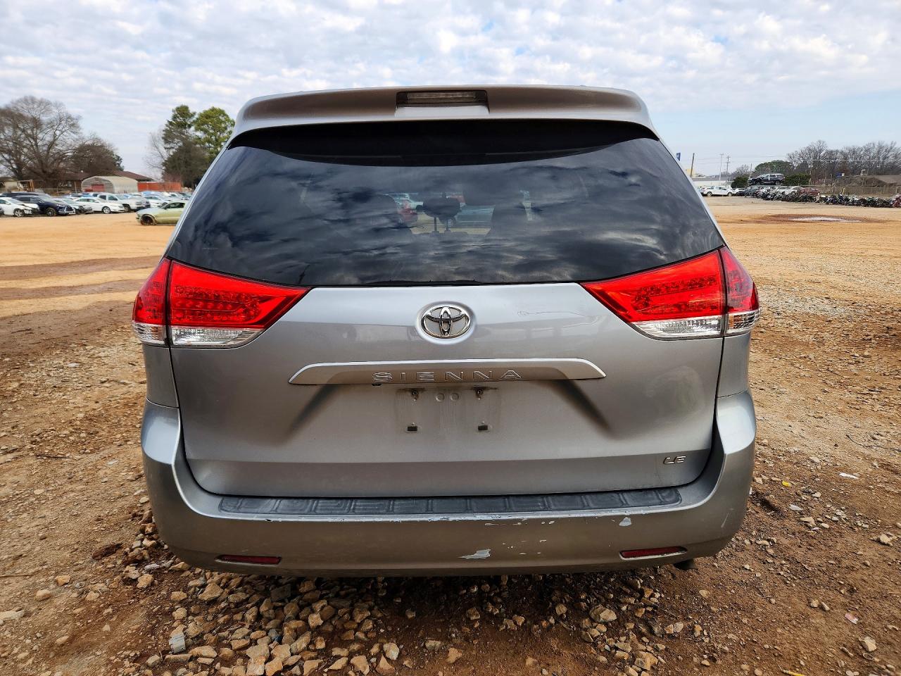 Toyota Sienna Le