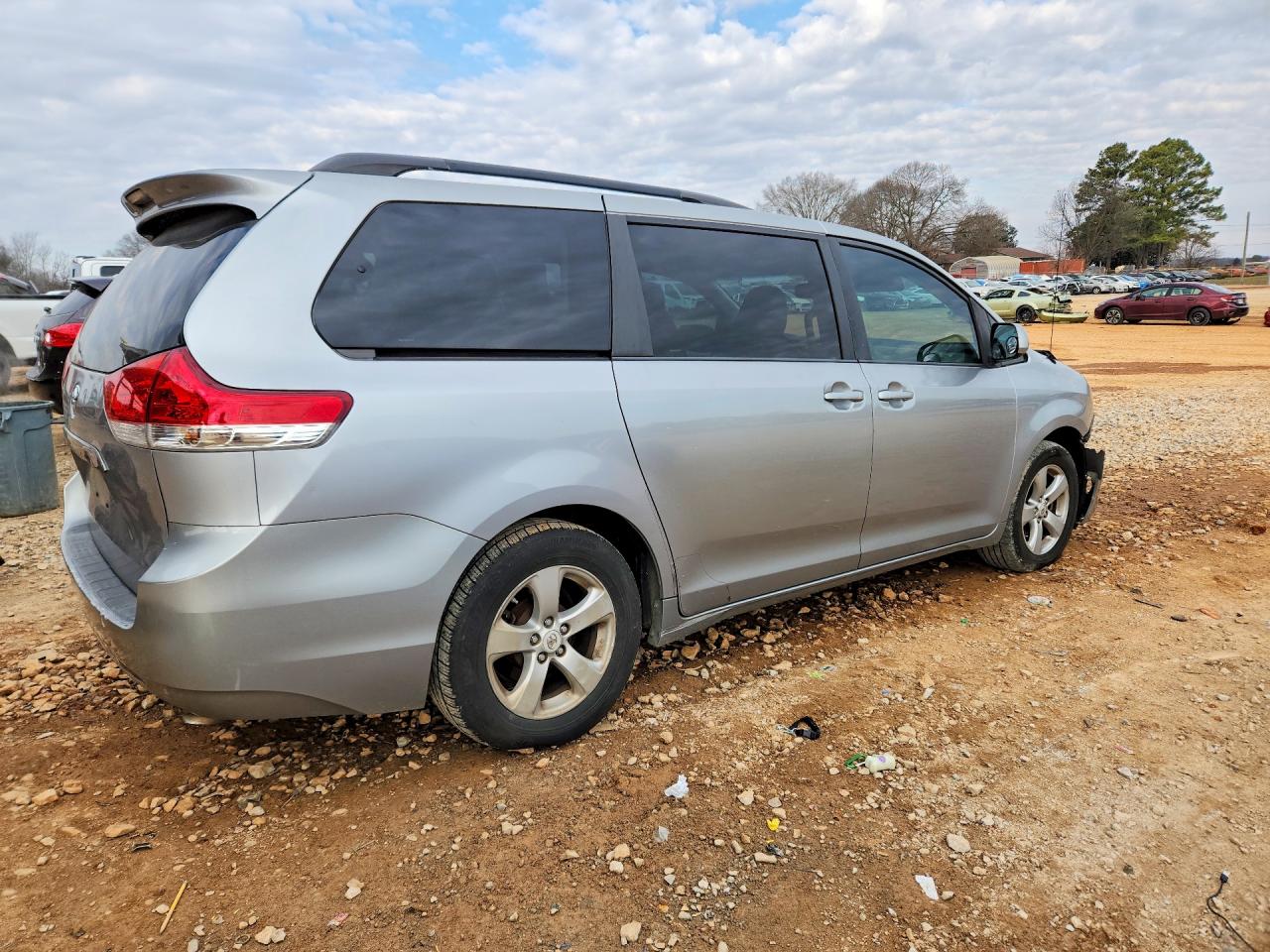 Toyota Sienna Le