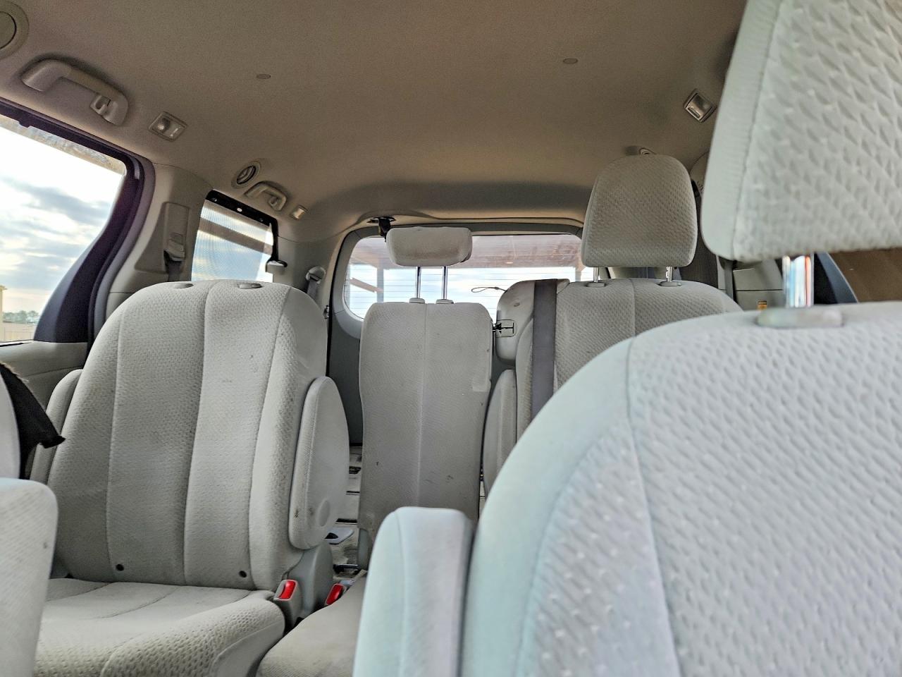 Toyota Sienna Le