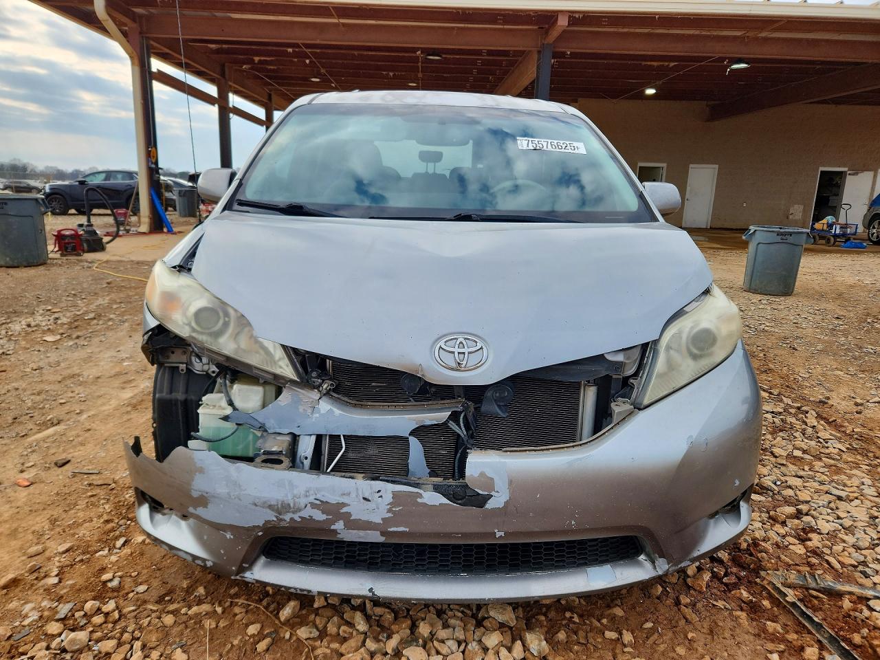 Toyota Sienna Le