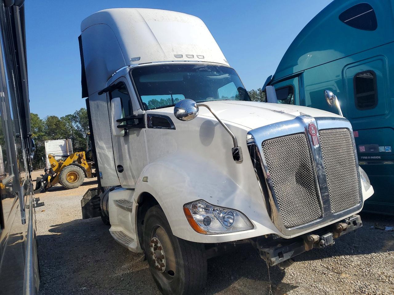Salvage Kenworth T680 Image