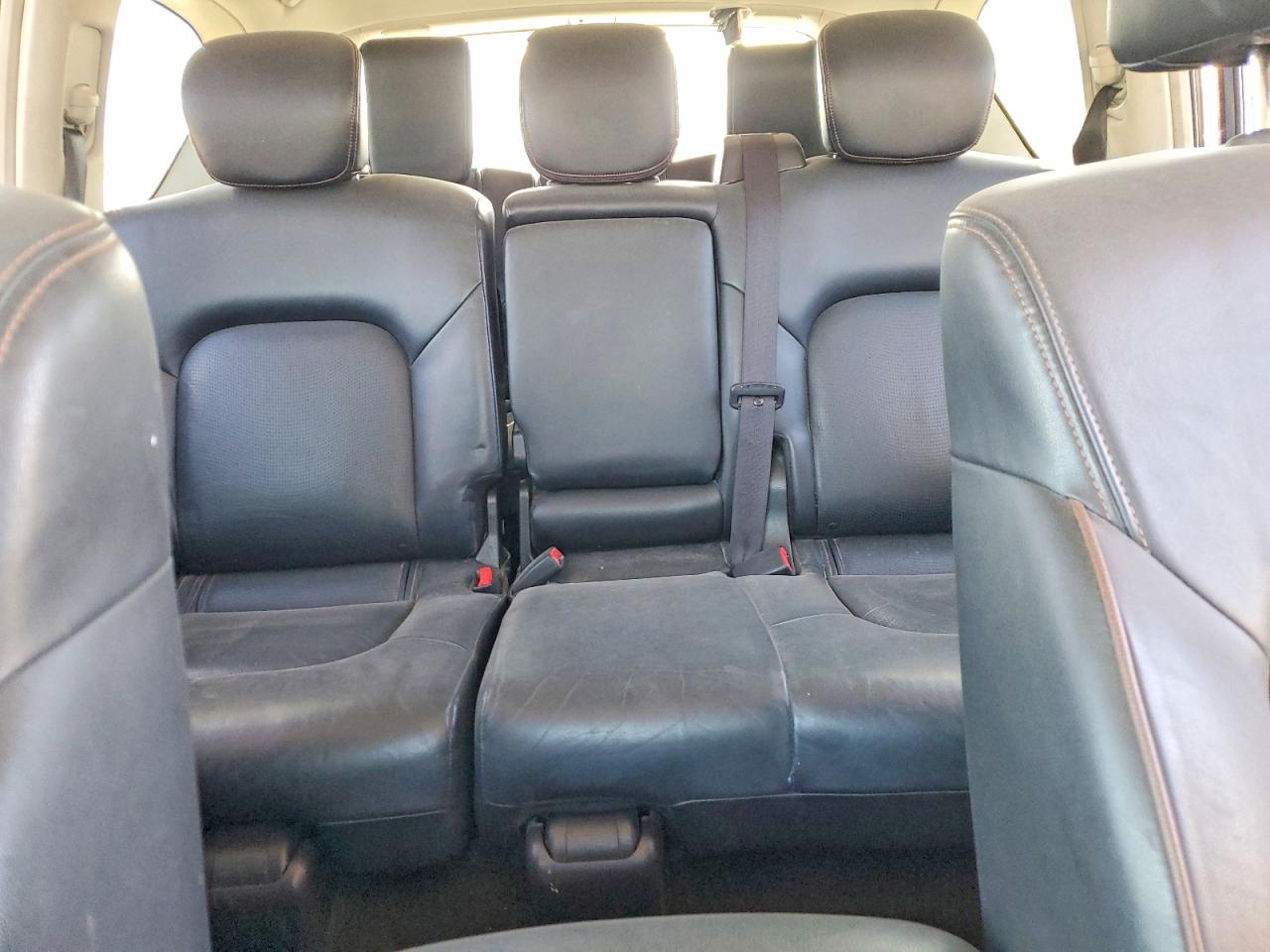 Nissan Armada Sv