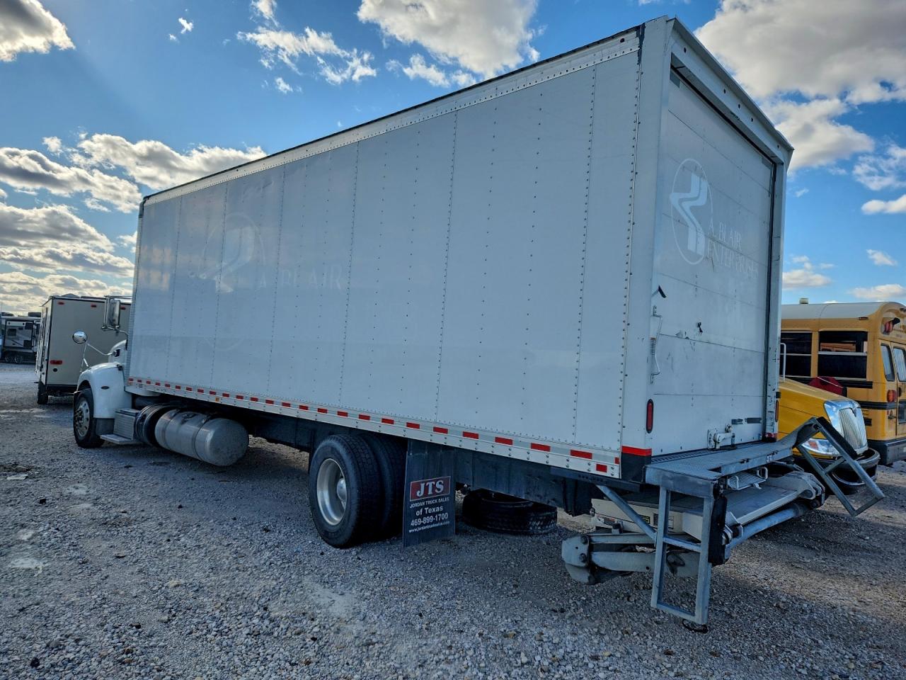 Peterbilt 337