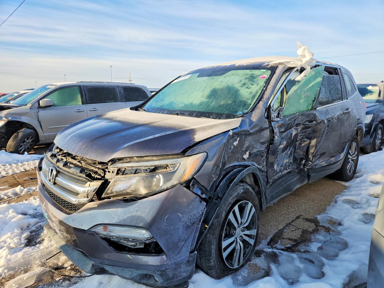 Salvage Honda Pilot Image