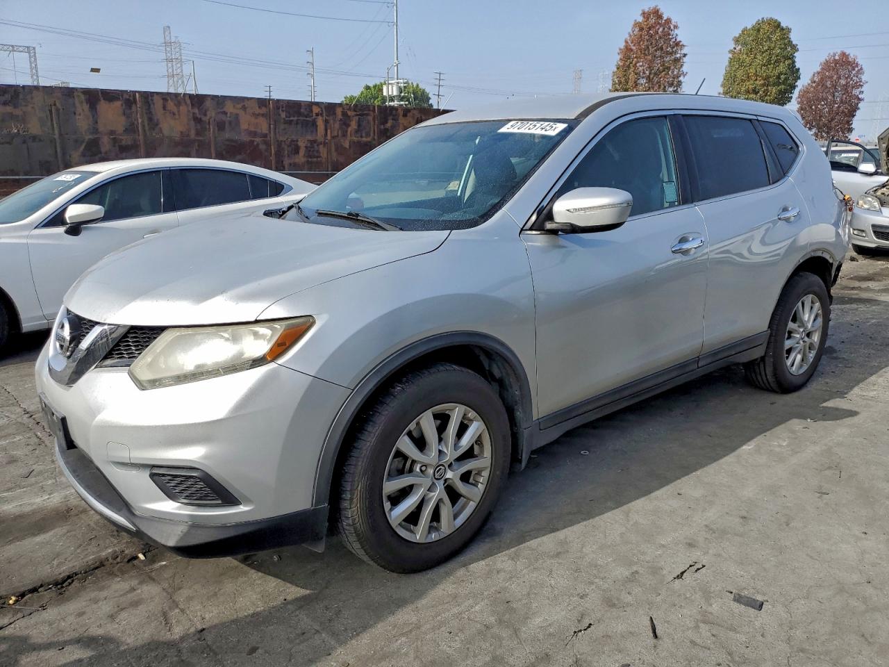 Salvage Nissan Rogue Image