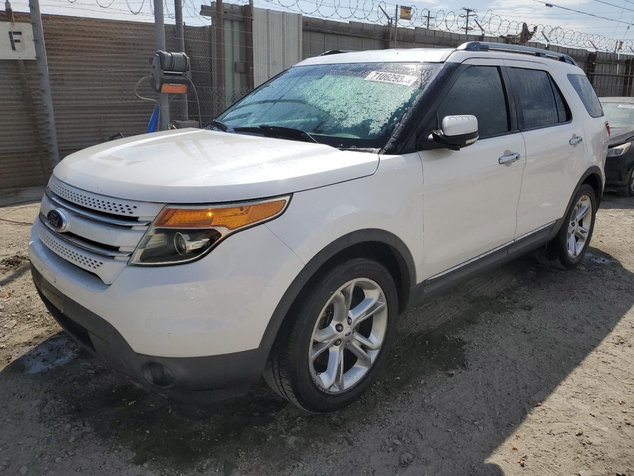 Salvage Ford Explorer Image