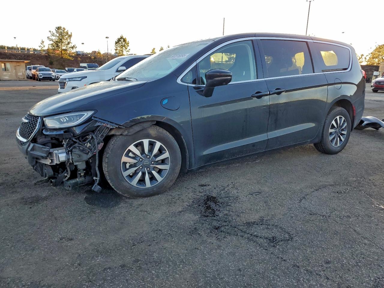 Salvage Chrysler Pacifica Image