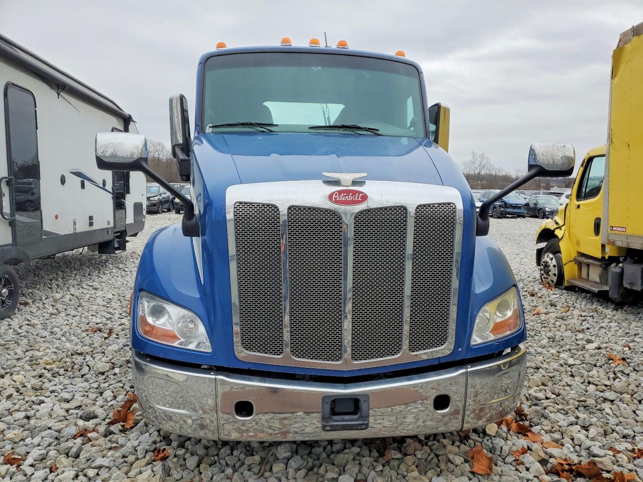 Peterbilt Tractor 579