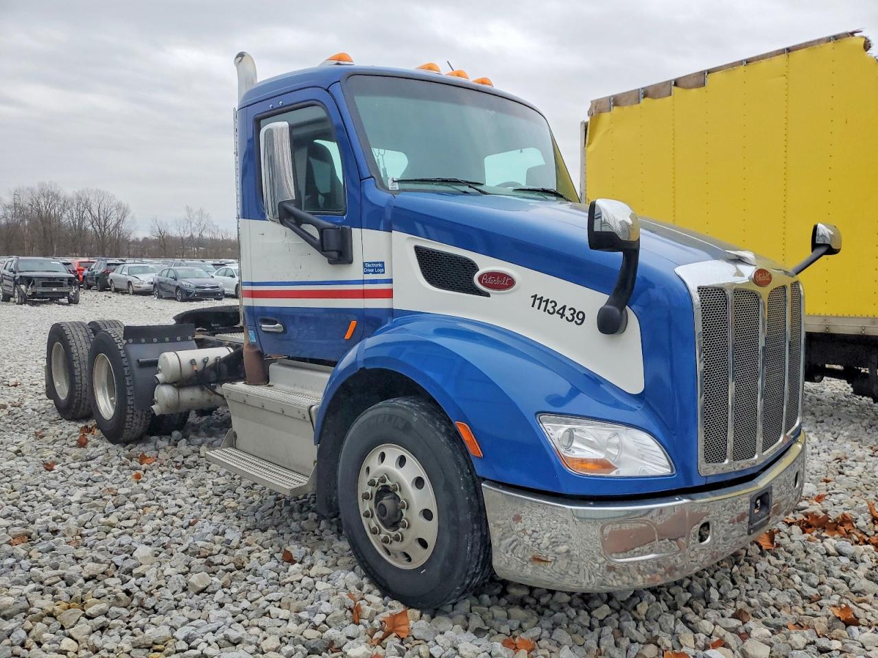 Salvage Peterbilt Tractor 579 Image