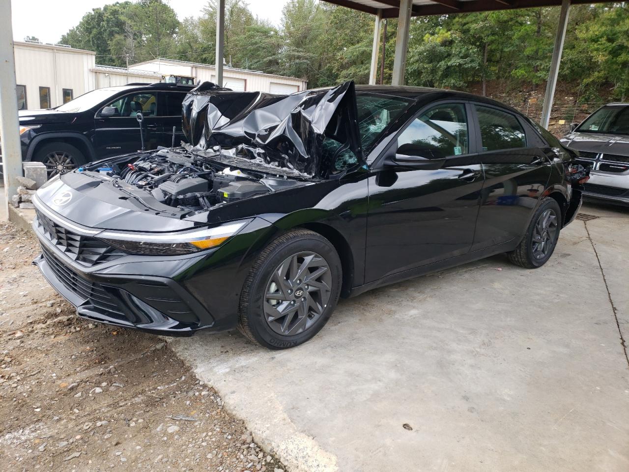 Salvage Hyundai ELANTRA Image
