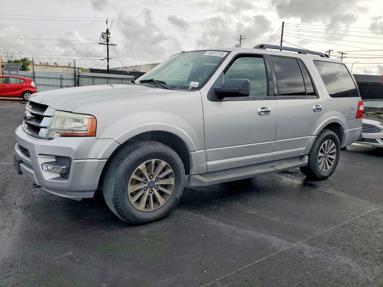 Salvage Ford Expedition Image