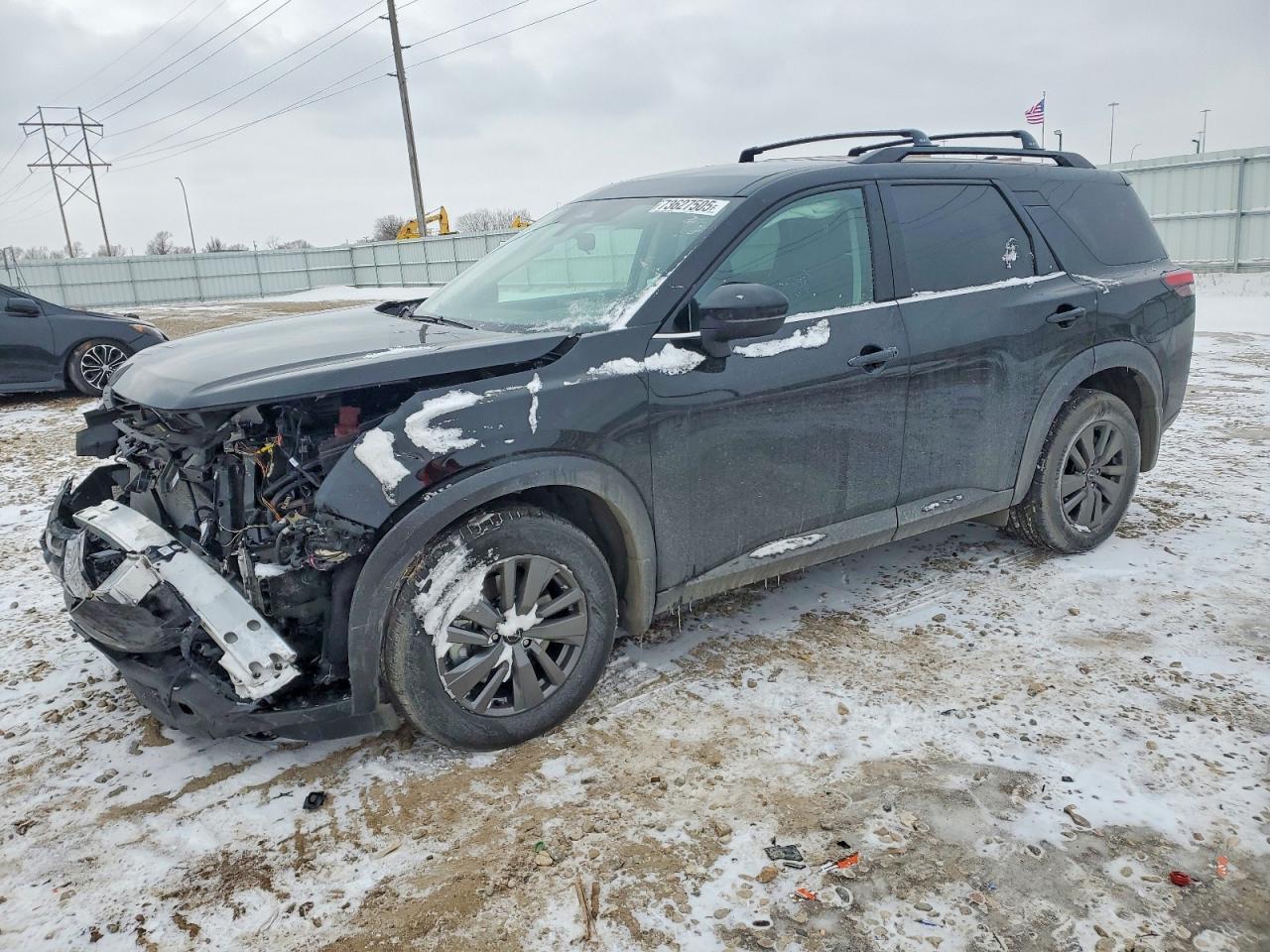Salvage Nissan Pathfinder Image