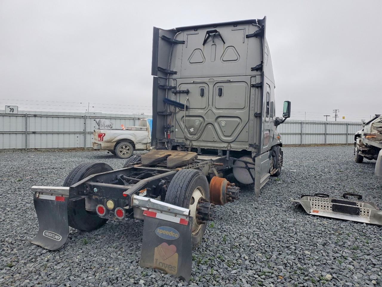 Freightliner Cascadia 1