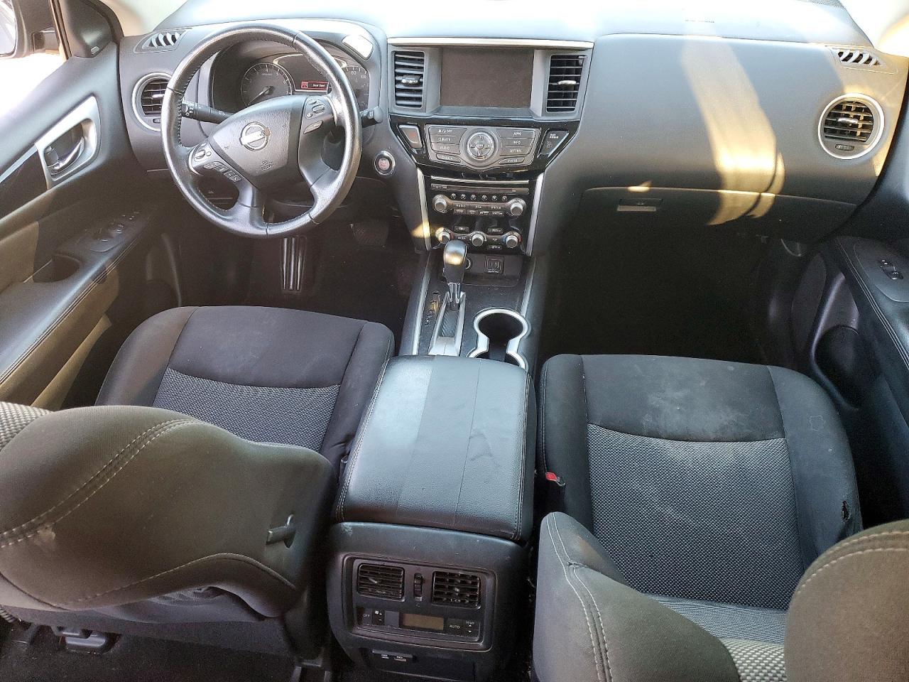 Nissan Pathfinder Sv