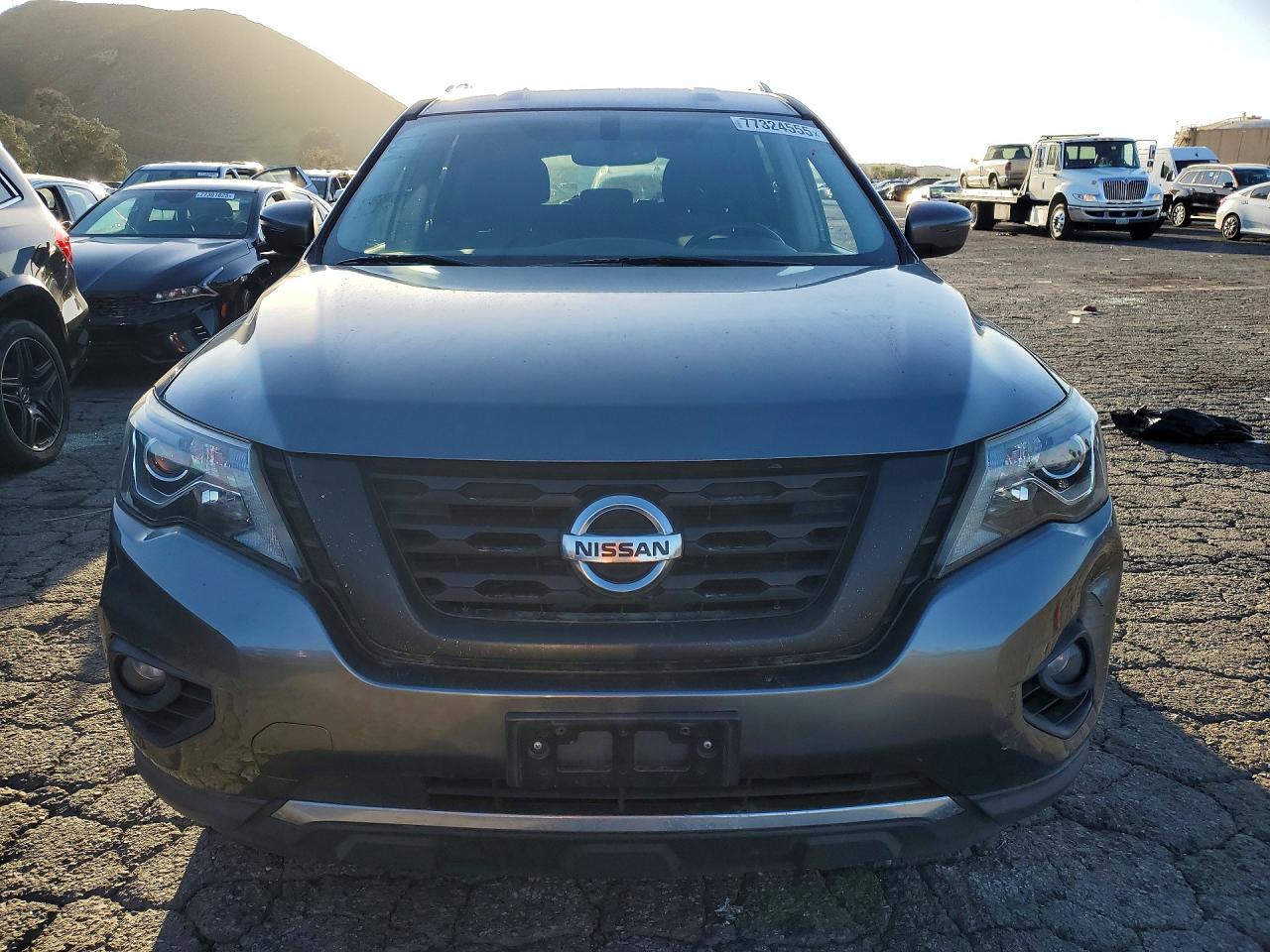 Nissan Pathfinder Sv