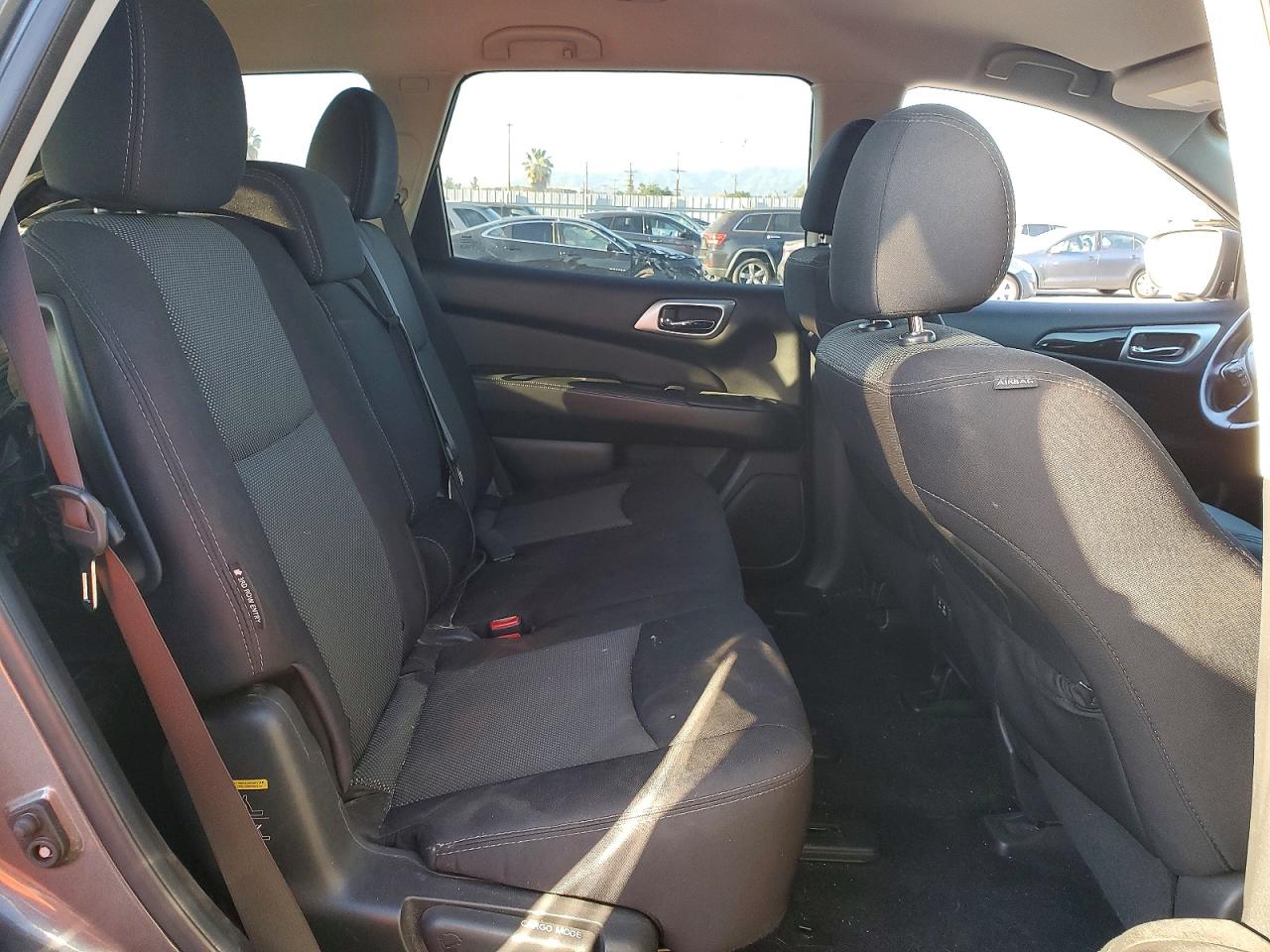 Nissan Pathfinder Sv