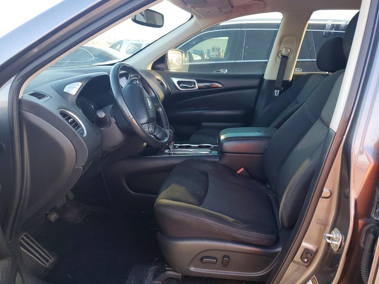 Nissan Pathfinder Sv