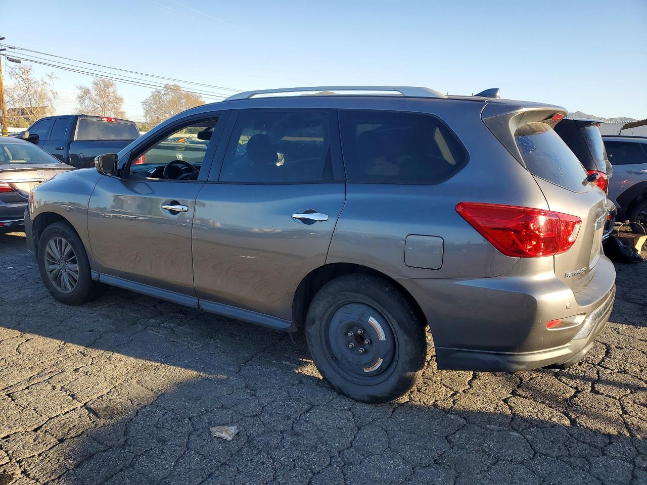 Nissan Pathfinder Sv