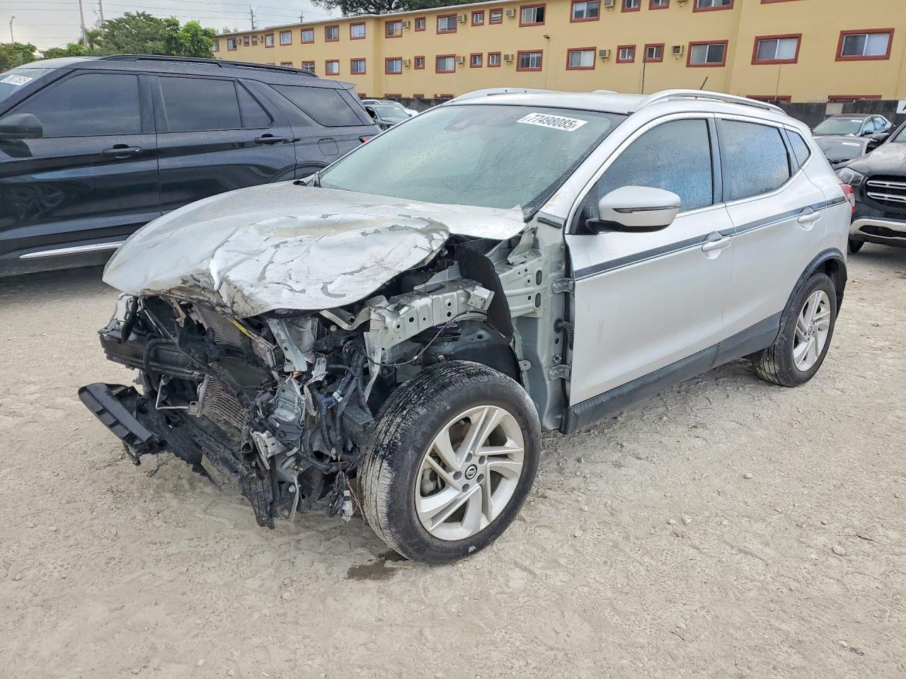 Salvage Nissan Rogue Image