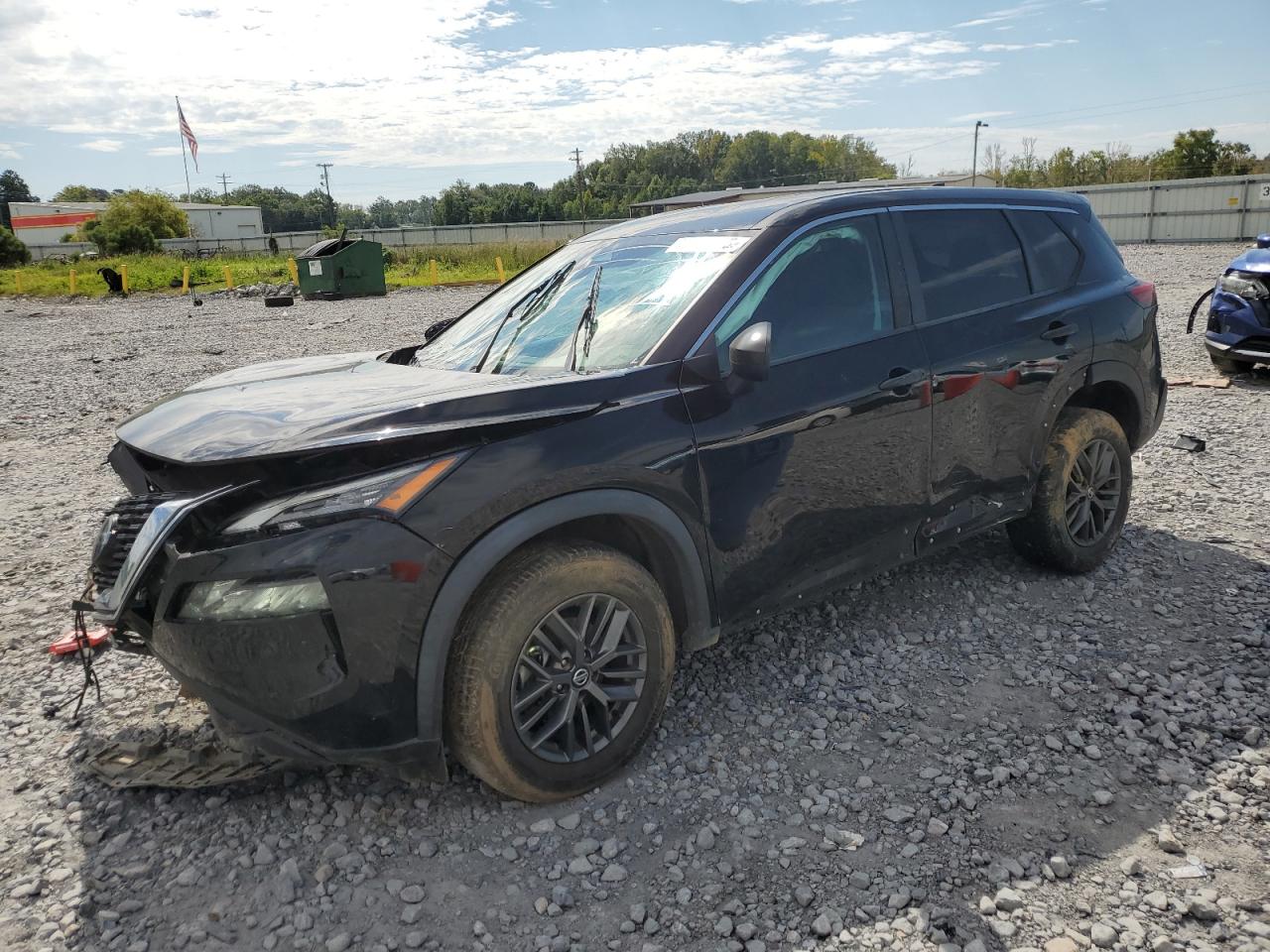 Salvage Nissan Rogue Image
