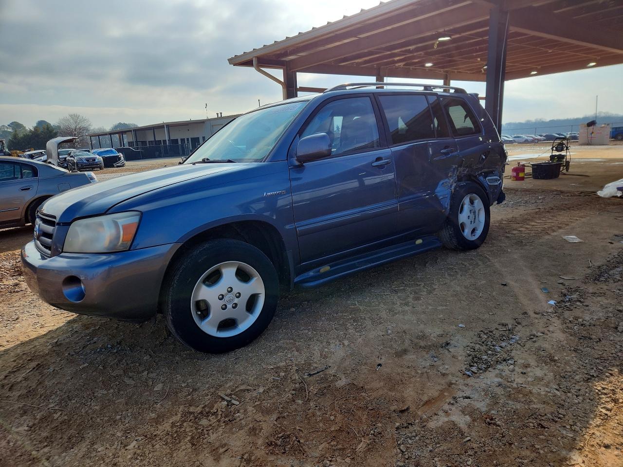 Salvage Toyota Highlander Image