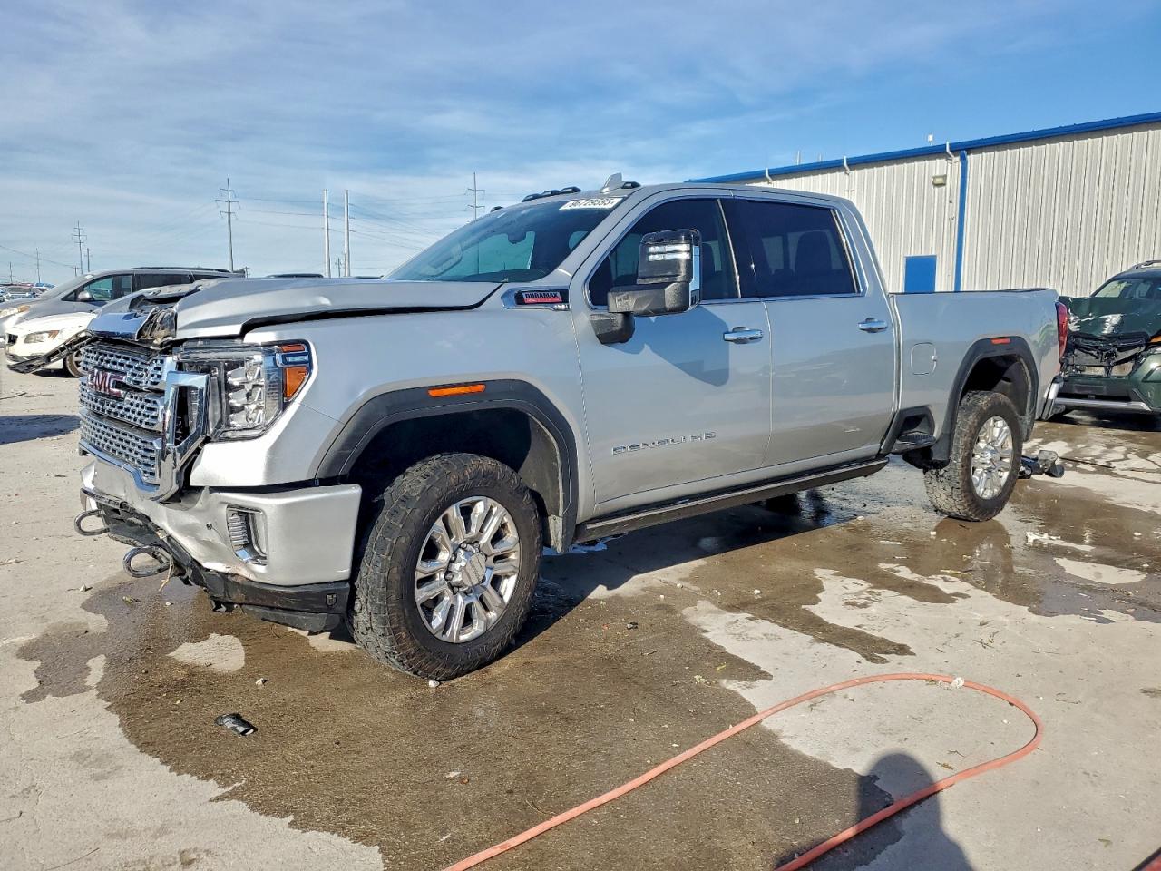 Salvage GMC Sierra Image