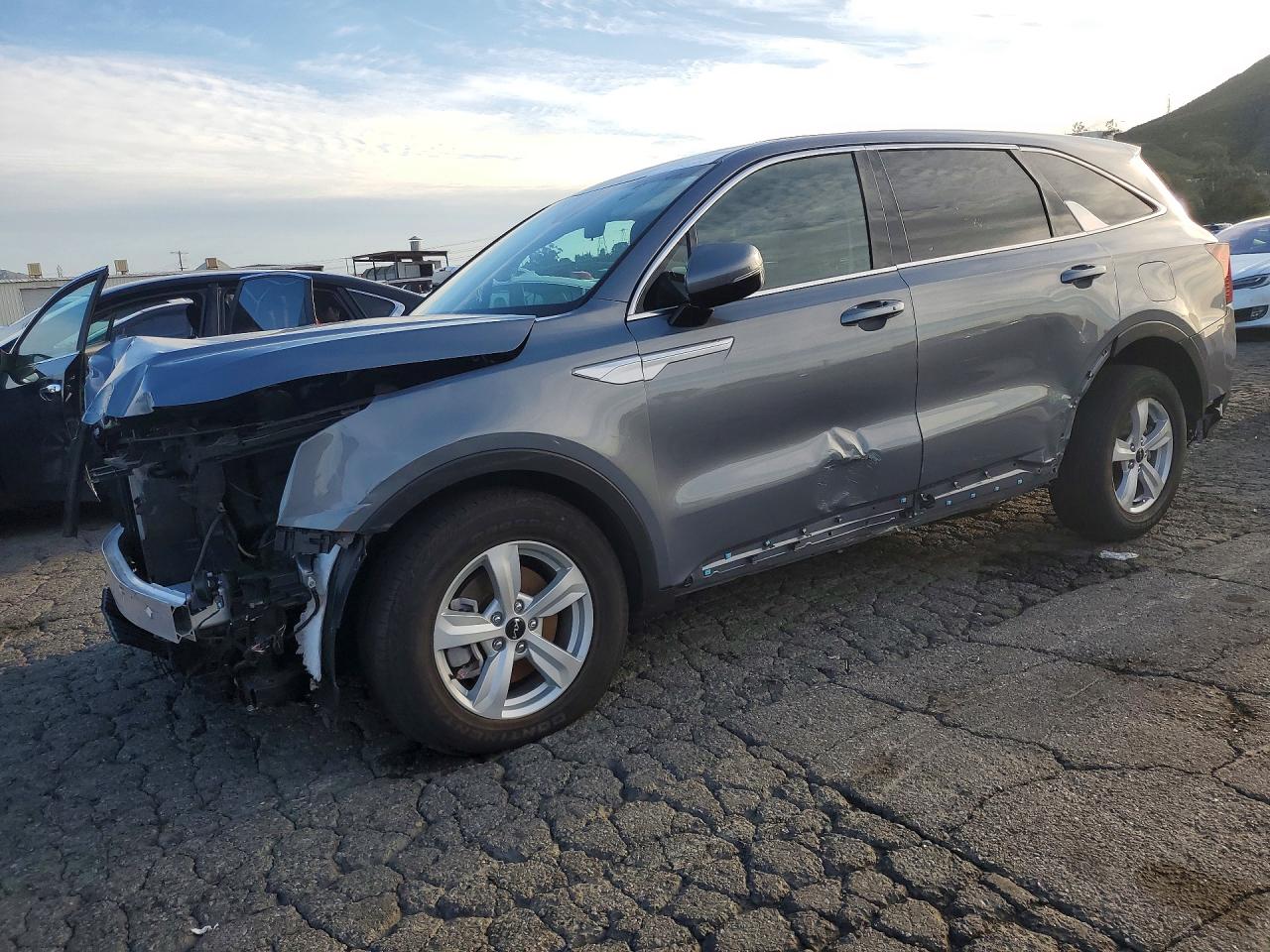 Salvage Kia Sorento Image