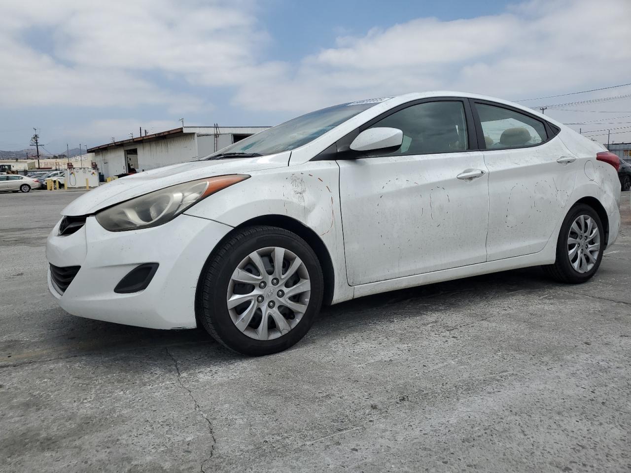 Salvage Hyundai ELANTRA Image