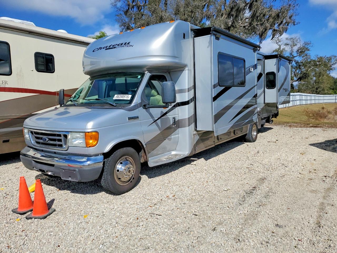 Ford Econoline E450 Super Duty Cutaway Van