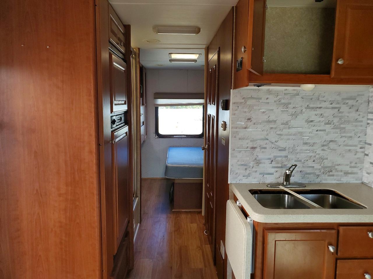 Ford Econoline E450 Super Duty Cutaway Van