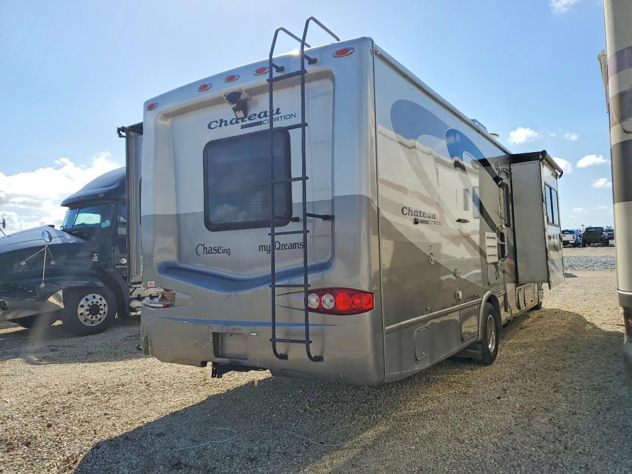 Ford Econoline E450 Super Duty Cutaway Van
