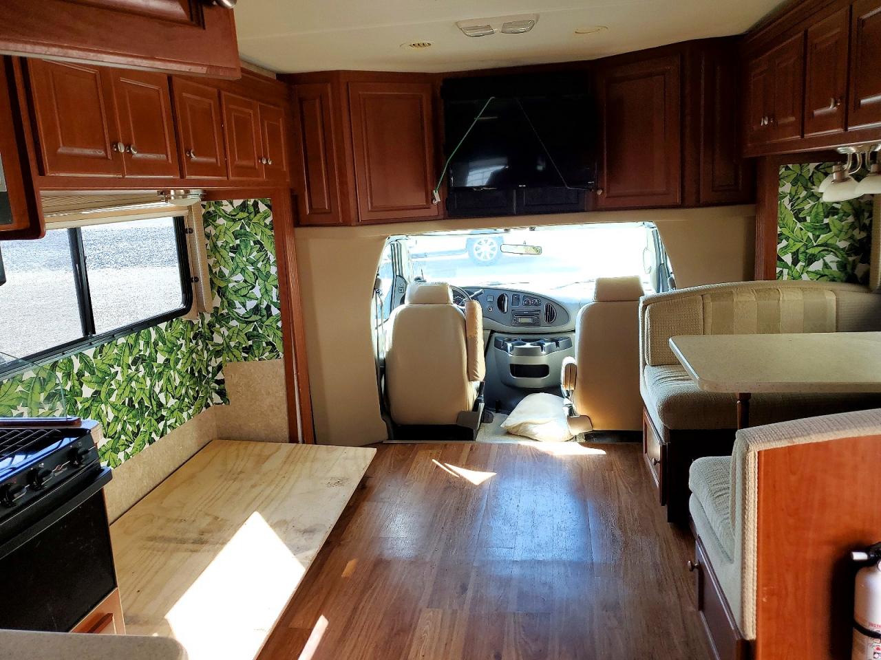 Ford Econoline E450 Super Duty Cutaway Van