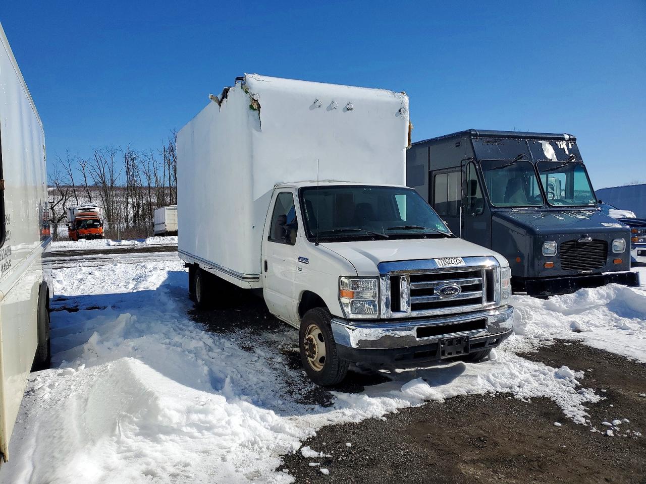 Salvage Ford E-350 Image