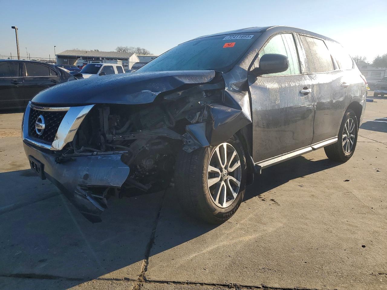 Salvage Nissan Pathfinder Image