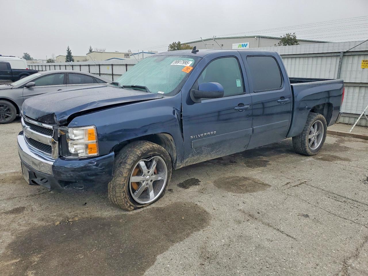 Salvage Chevrolet Silverado Image